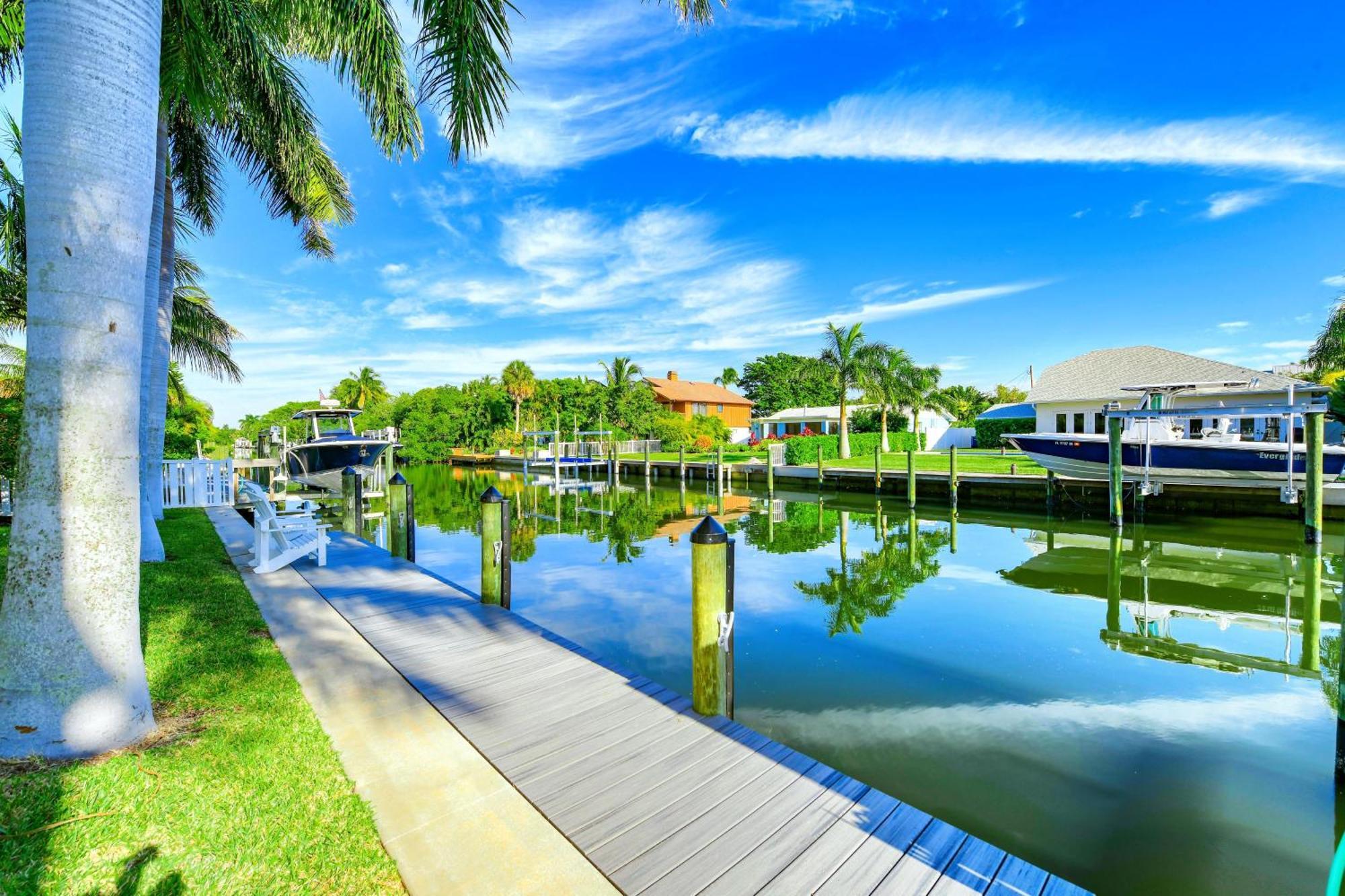 Bikinis And Martinis Waterfront Canal Villa Anna Maria Exteriör bild